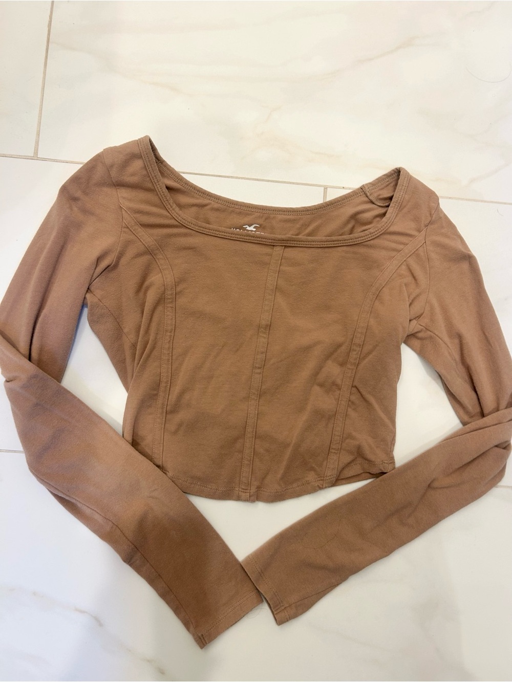 Hollister Scoop Neck Long Sleeve Crop Top - Tan